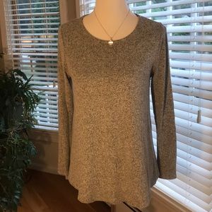 Cozy top, print back!🌸